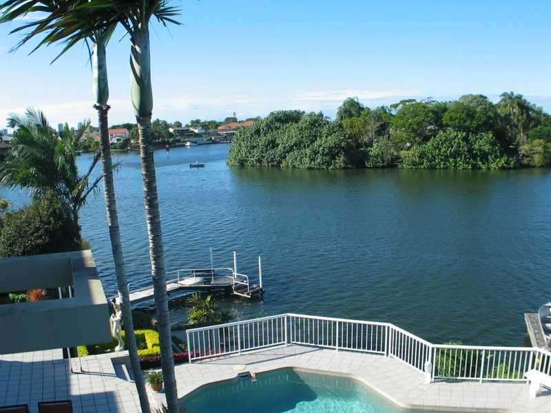 27 Donegal Crescent, Bundall QLD 4217